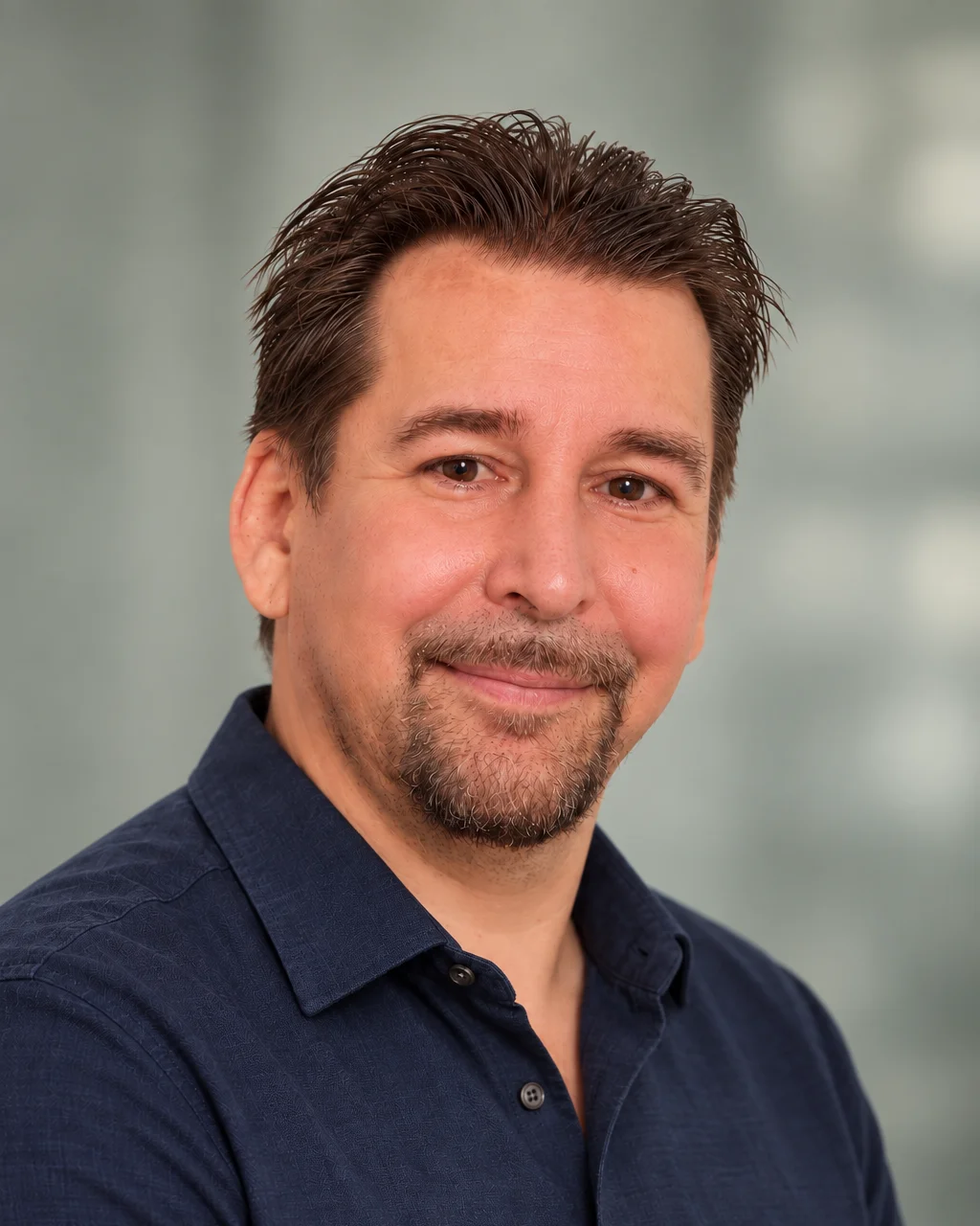 Portrait of Peter Wiederkehr, software architect and hands-on lead engineer.